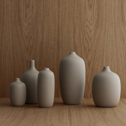 Ceola vaser i fem storlekar av glaserad keramik